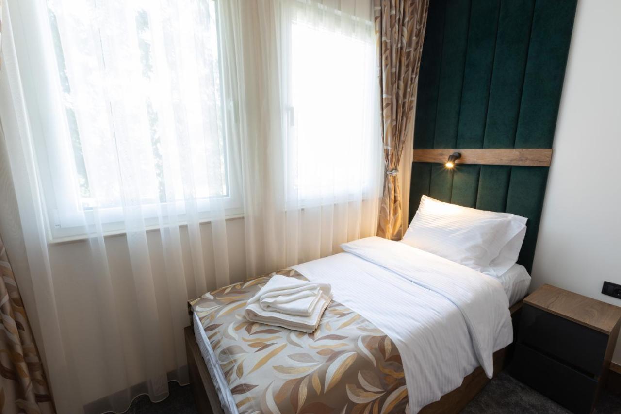 Hotel M Star 新帕扎尔 外观 照片