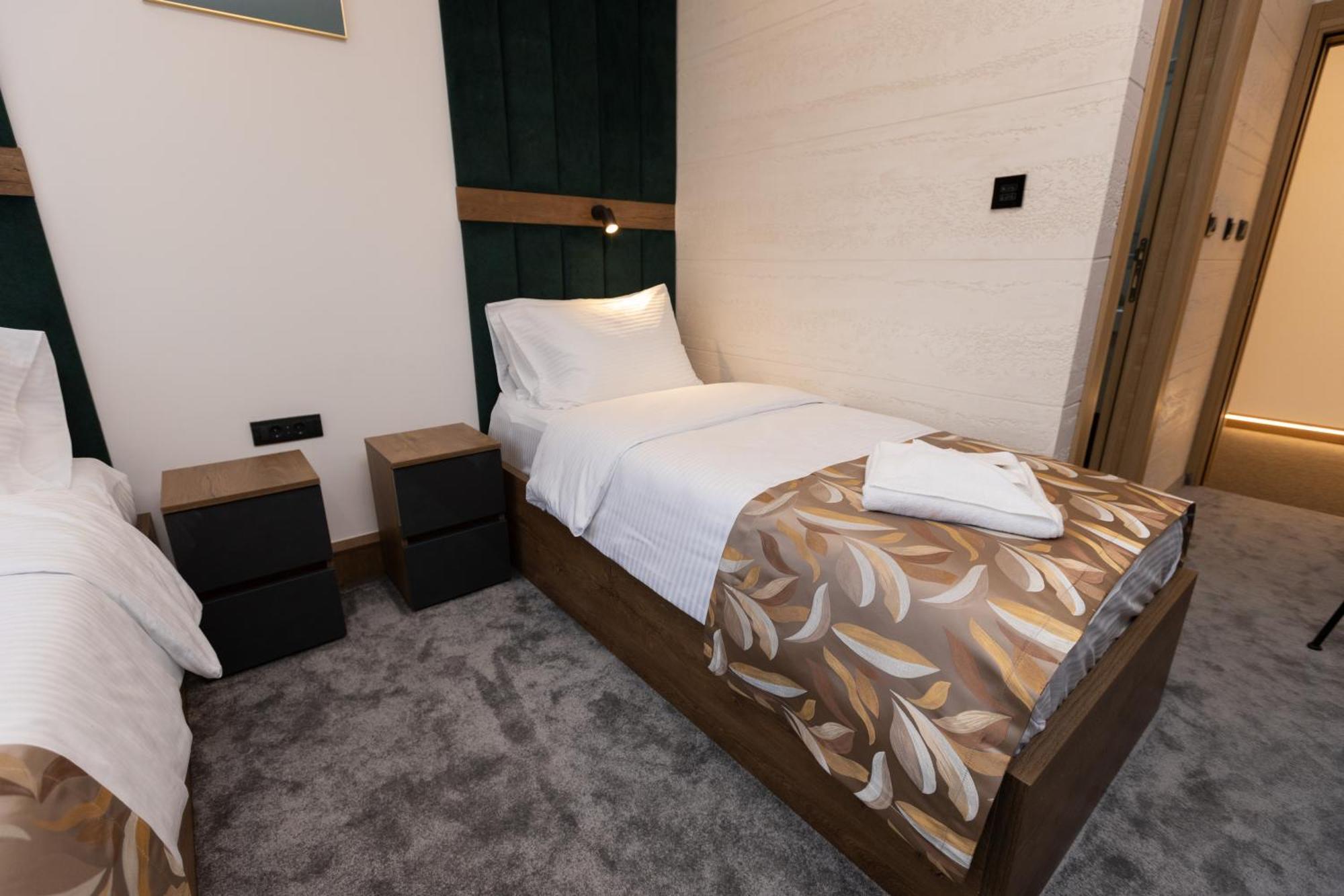 Hotel M Star 新帕扎尔 外观 照片