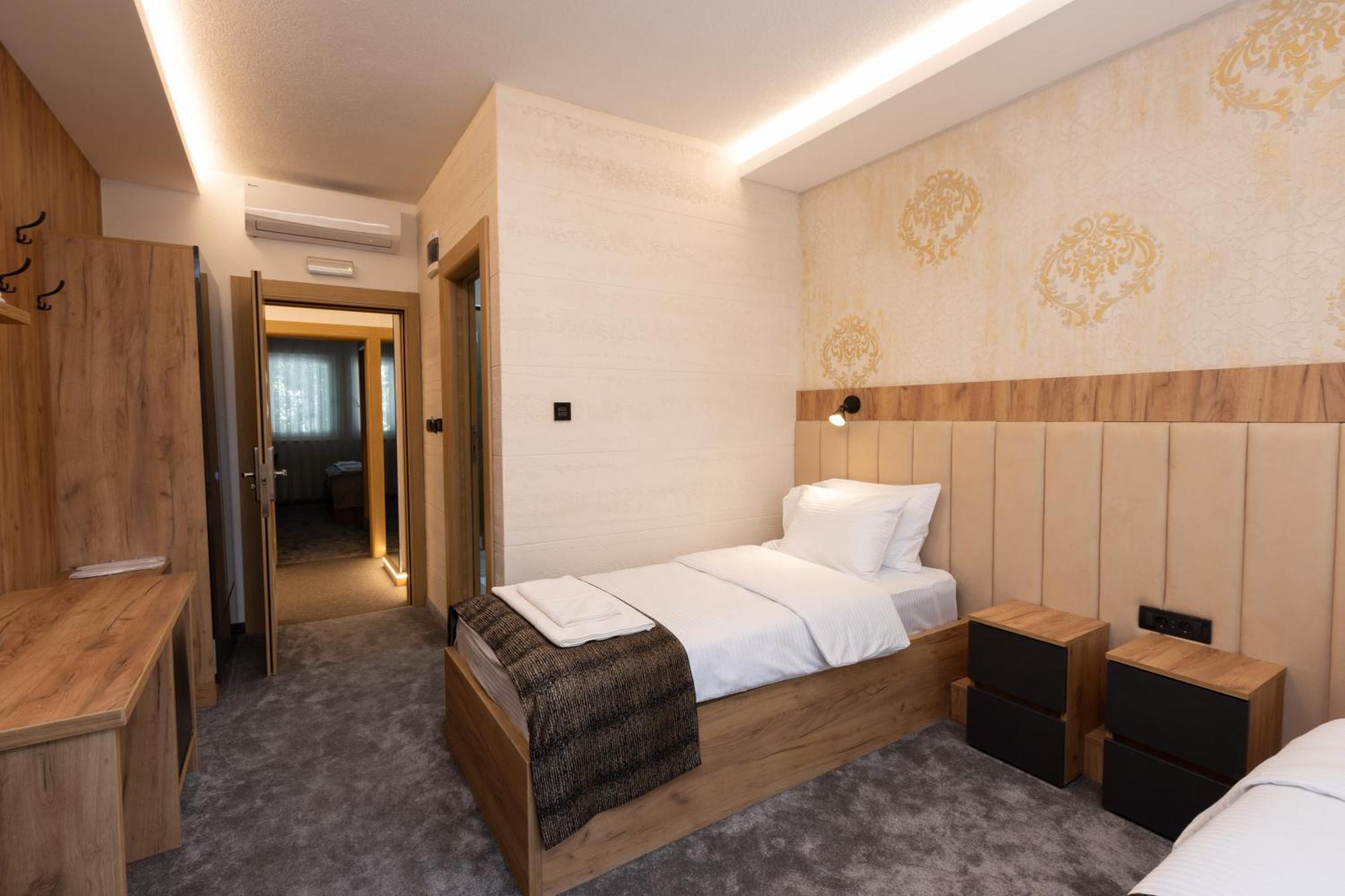 Hotel M Star 新帕扎尔 外观 照片