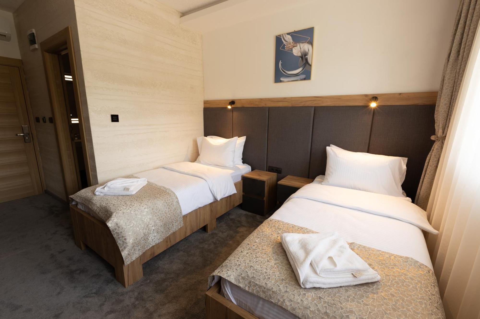 Hotel M Star 新帕扎尔 外观 照片